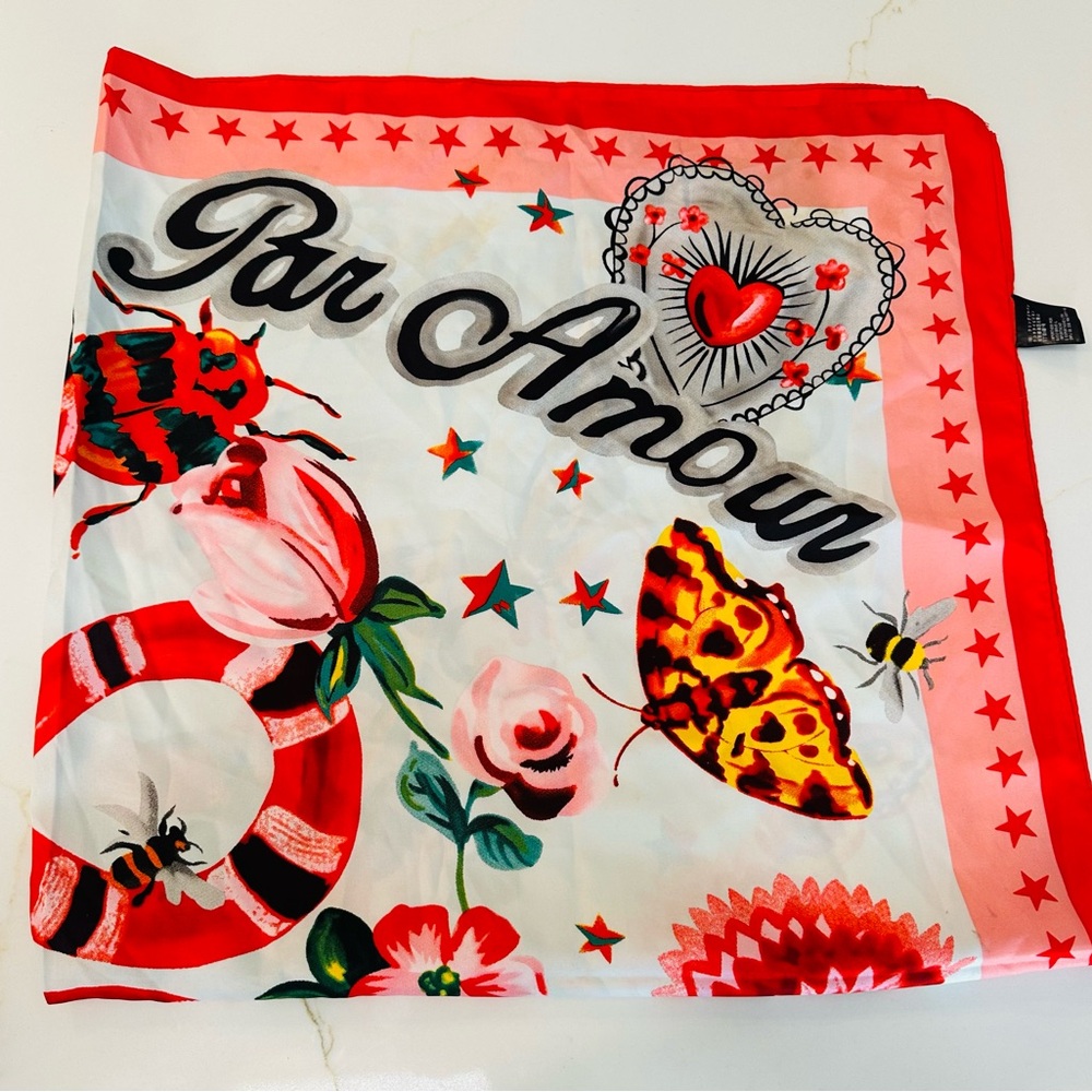 GUCCI “L’Aveugle Par Amour” Red Silk Scarf! Gently Used!